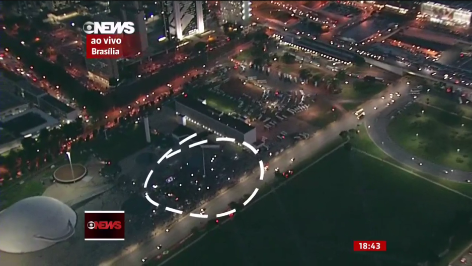 Globo News usa pontilhado para mostrar manifestantes