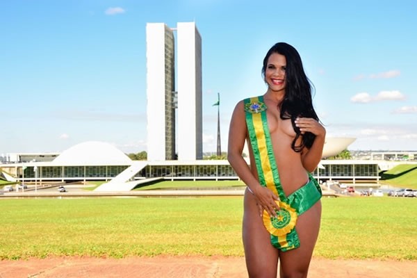 Milena Santos na época em que foi eleita Miss Bumbum Estados Unidos (2013)
