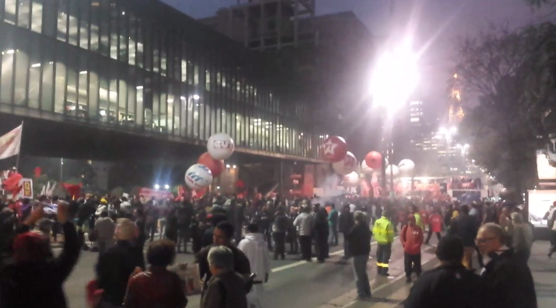 Foto do ato a favor de Lula na Avenida Paulista, hoje (20).