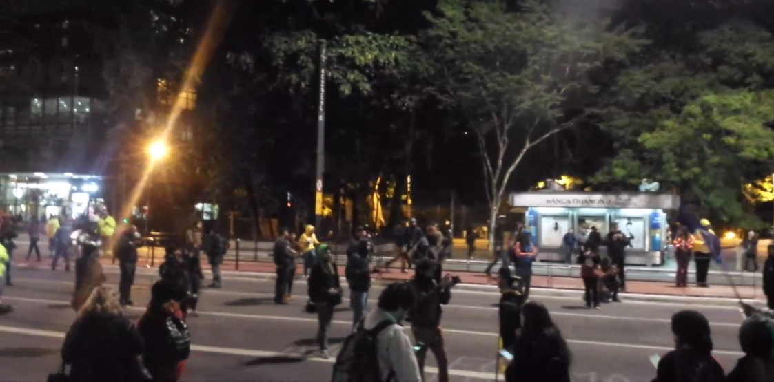 Um ato de 200 pessoas + 10% só de mídias